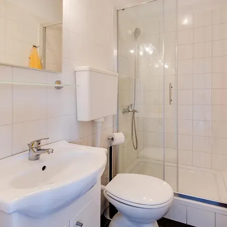 Juric Apartments-rab