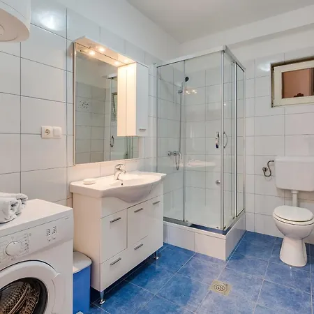 Juric Apartments-rab דירה *