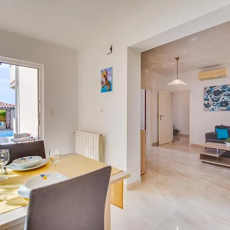 Juric Apartments-rab Palit