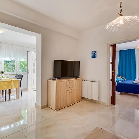 Juric Apartments-rab דירה *