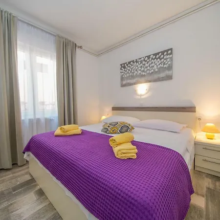 Juric Apartments-rab Palit