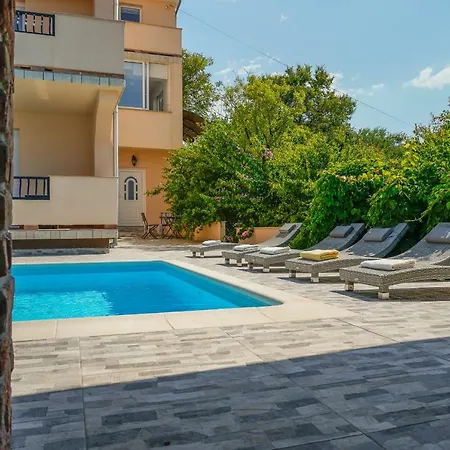 Juric Apartments-rab * Palit