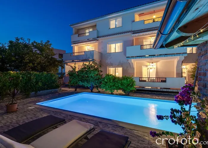 Juric Apartments-rab 公寓 Palit