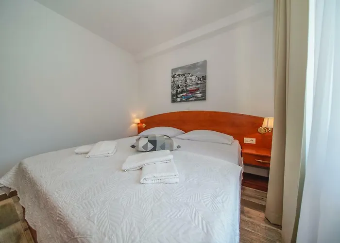 公寓 Juric Apartments-rab