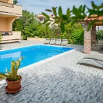 Juric Apartments-rab