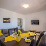 Juric Apartments-rab Appartement Palit