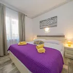 Juric Apartments-rab Palit
