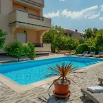 Juric Apartments-rab * Palit