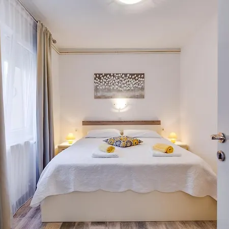 Juric Apartments-rab Palit
