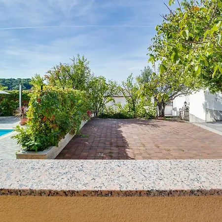 Juric Apartments-rab