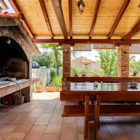 Juric Apartments-rab Apartment