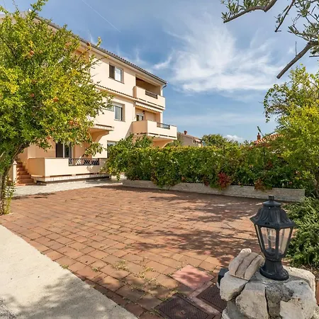 Juric Apartments-rab Apartamento