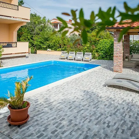 Juric Apartments-rab