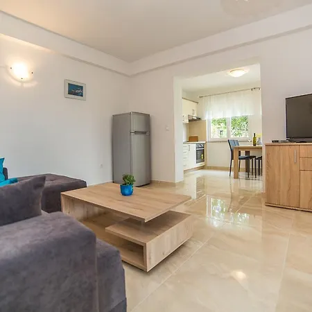 Juric Apartments-rab Palit