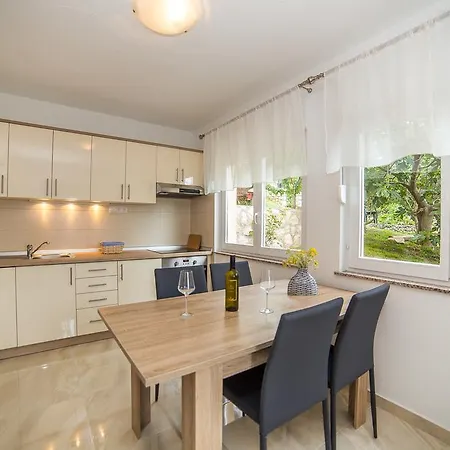 Juric Apartments-rab