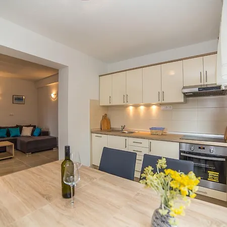 Juric Apartments-rab Apartment *