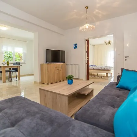 Juric Apartments-rab Apartment