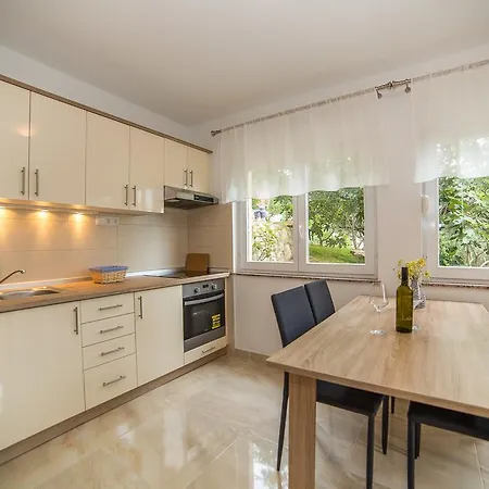 Juric Apartments-rab * Palit