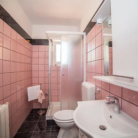 Juric Apartments-rab * Palit