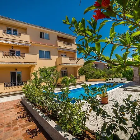 Juric Apartments-rab Palit