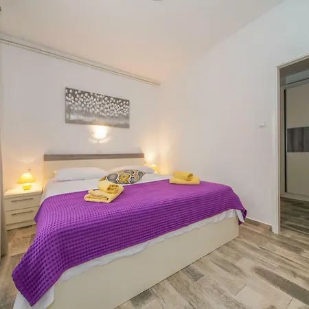 Juric Apartments-rab * Palit