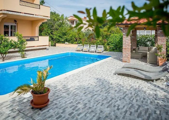 Juric Apartments-rab