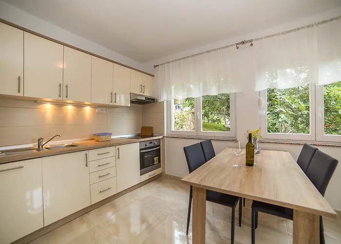 Juric Apartments-rab * Palit