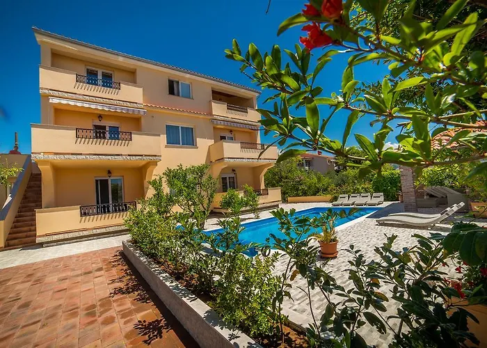 Juric Apartments-rab Palit